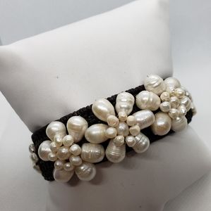 Fresh water pearls bracelet